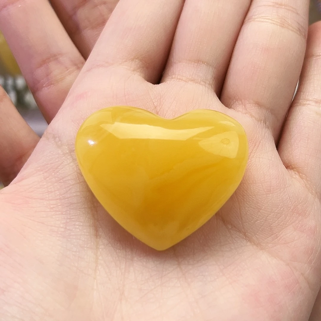 未镶嵌琥珀裸石爱心