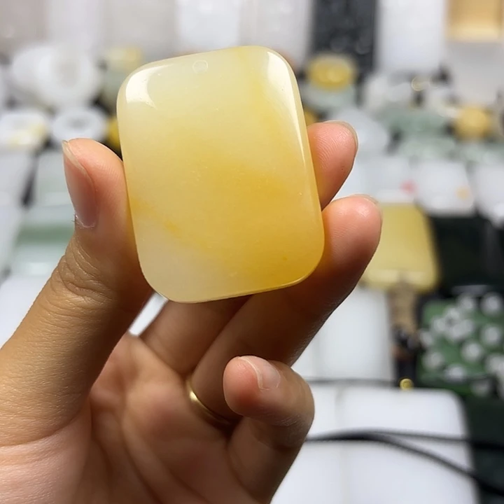 晚***柔颈饰未镶嵌石英质玉