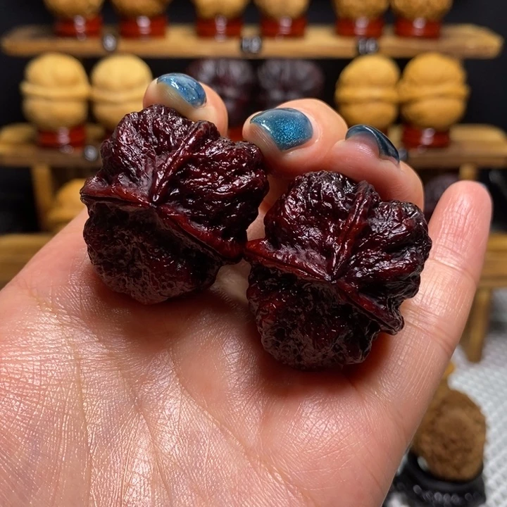 文玩核桃吊坠金刚岩三棱43号