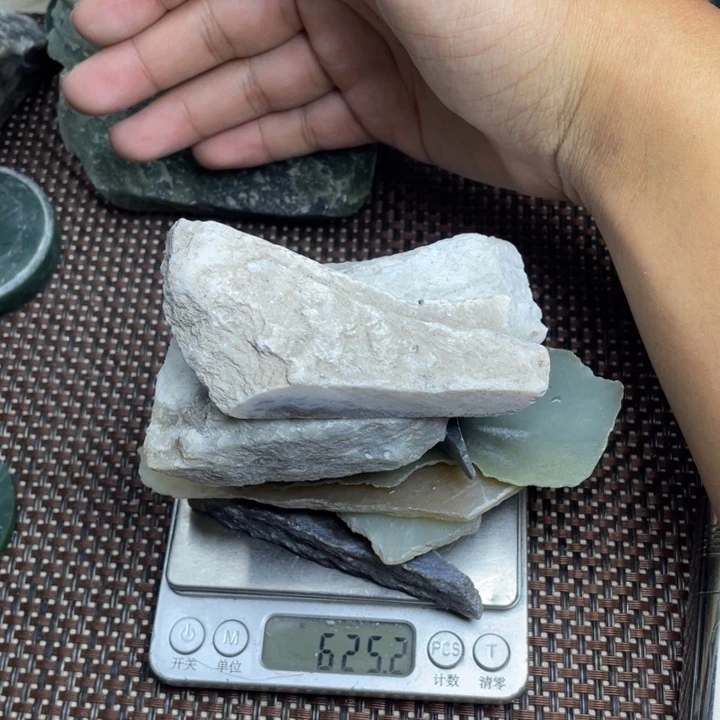 和田玉未镶嵌珠宝半成品