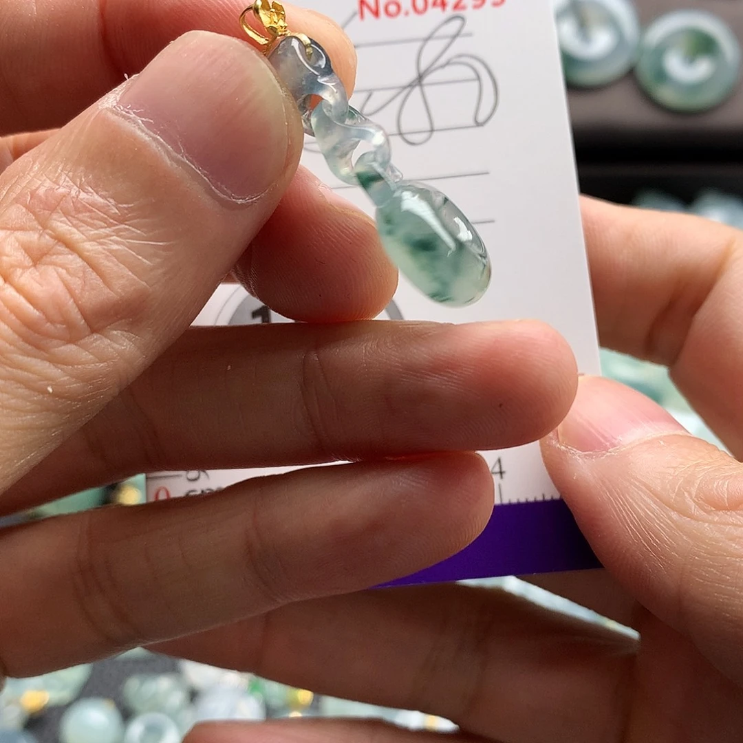 翡翠未镶嵌颈饰吊坠