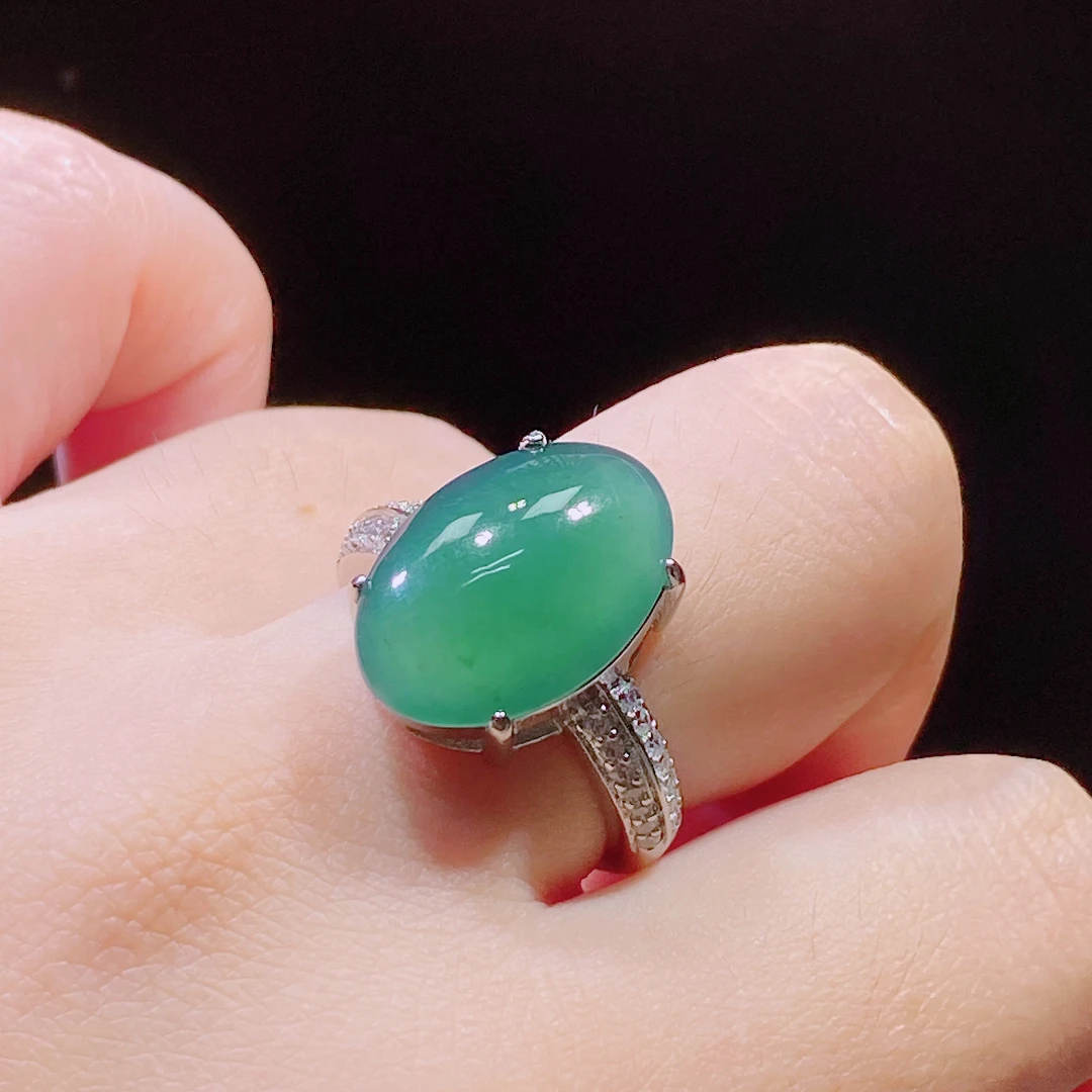 天然翡翠A货冰种鸽子蛋戒指