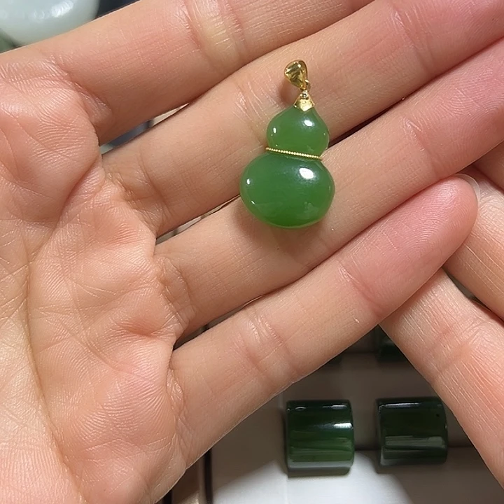 和田玉18K金镶嵌颈饰