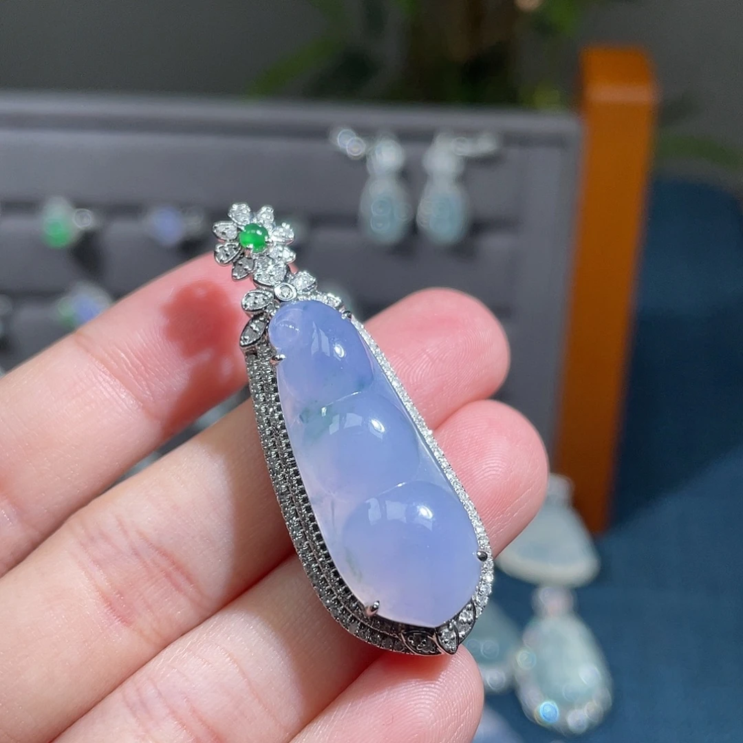 翡翠18K金镶嵌颈饰冰紫福豆