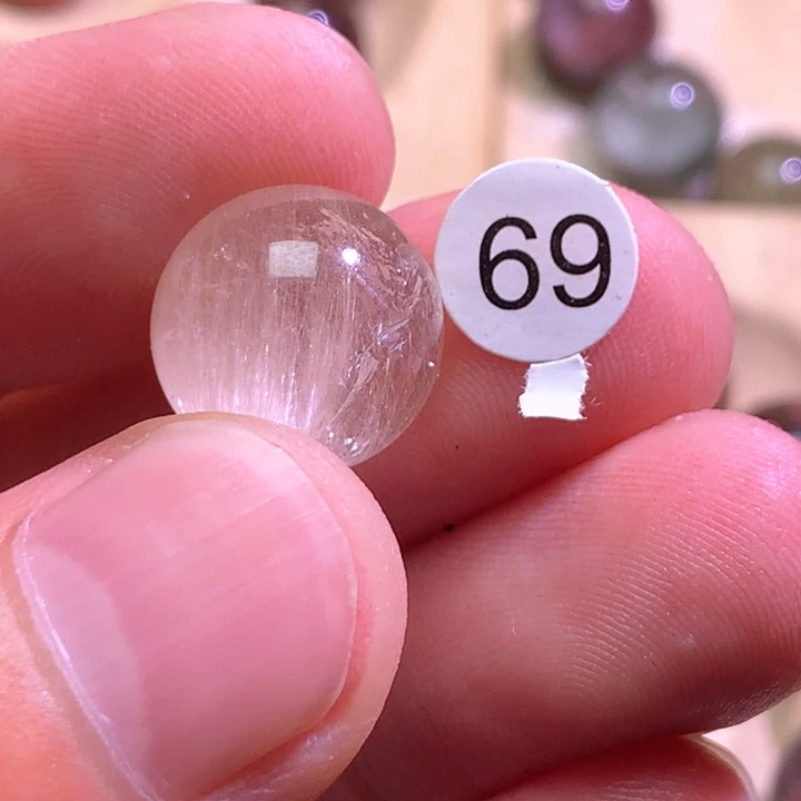 未镶嵌颈饰发晶莉****笋