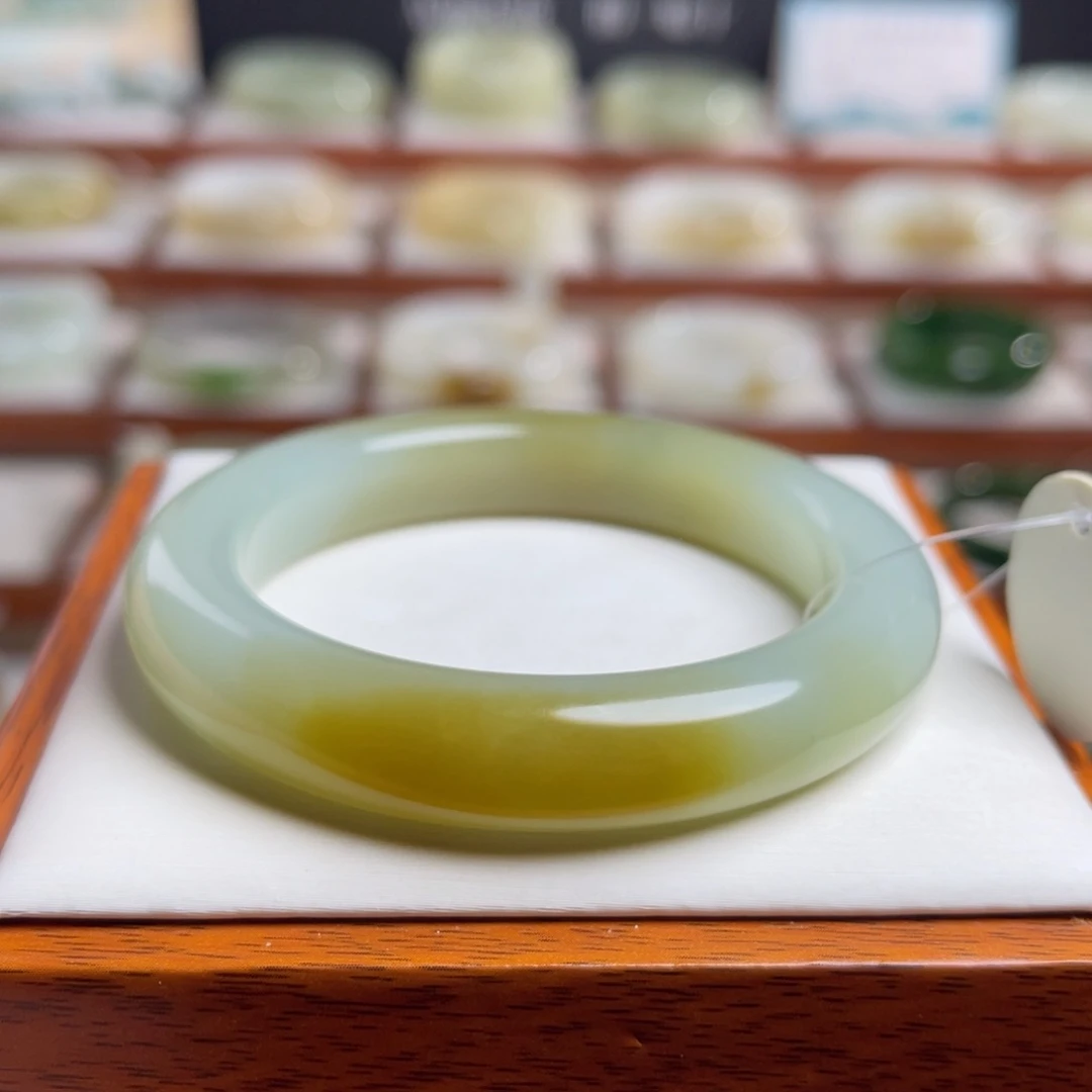 【闪购商品】未镶嵌手镯和田玉