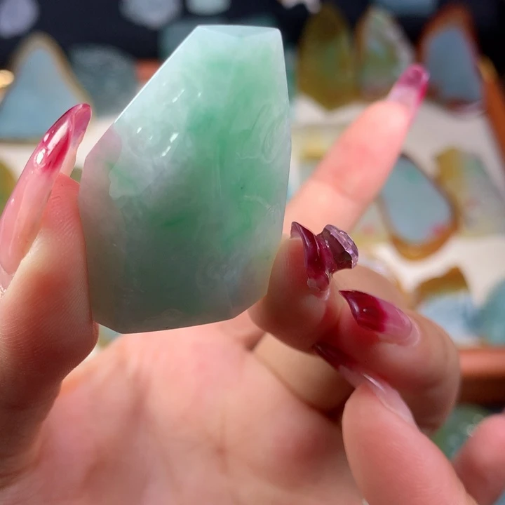 颈饰未镶嵌翡翠好