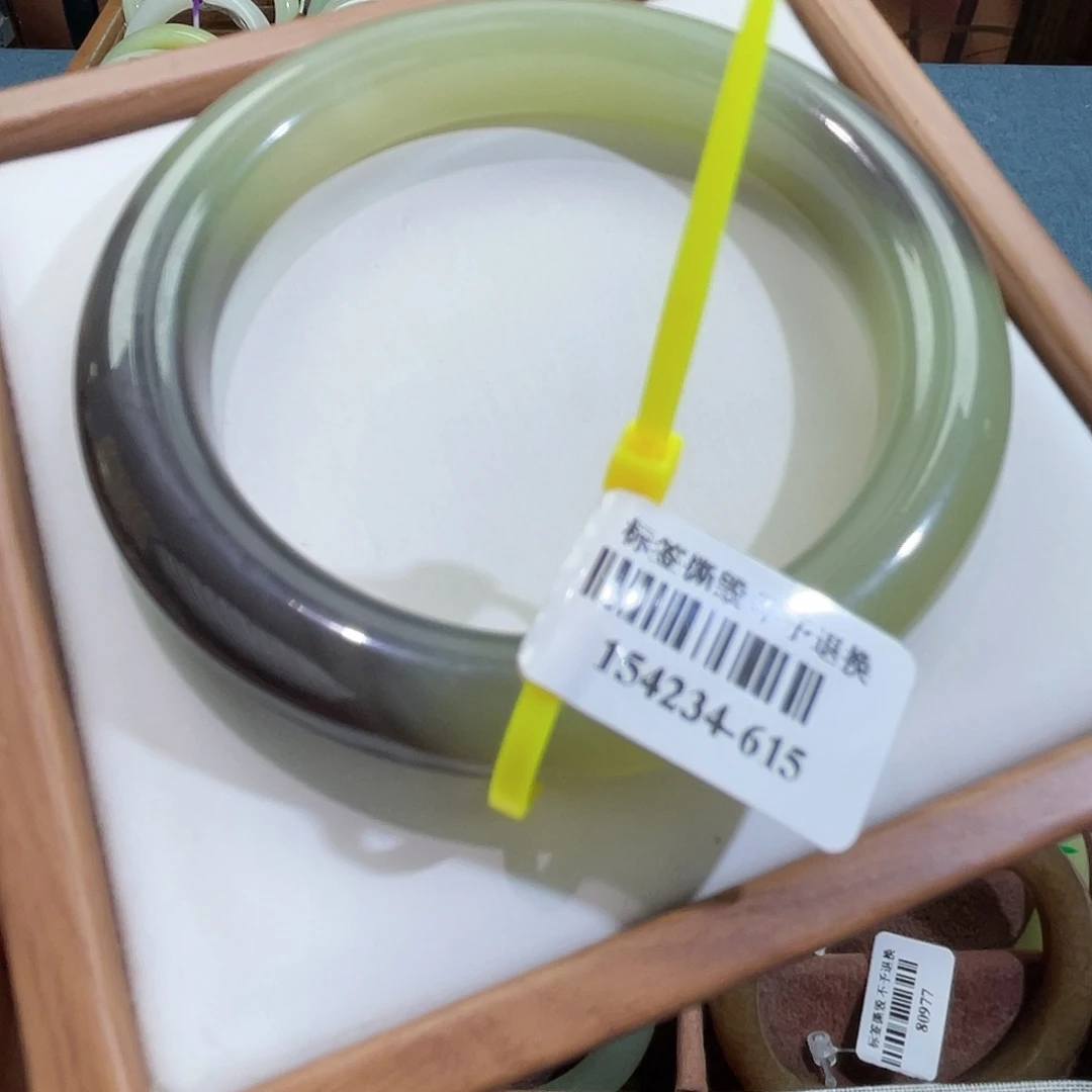 和田玉未镶嵌手镯5758 103