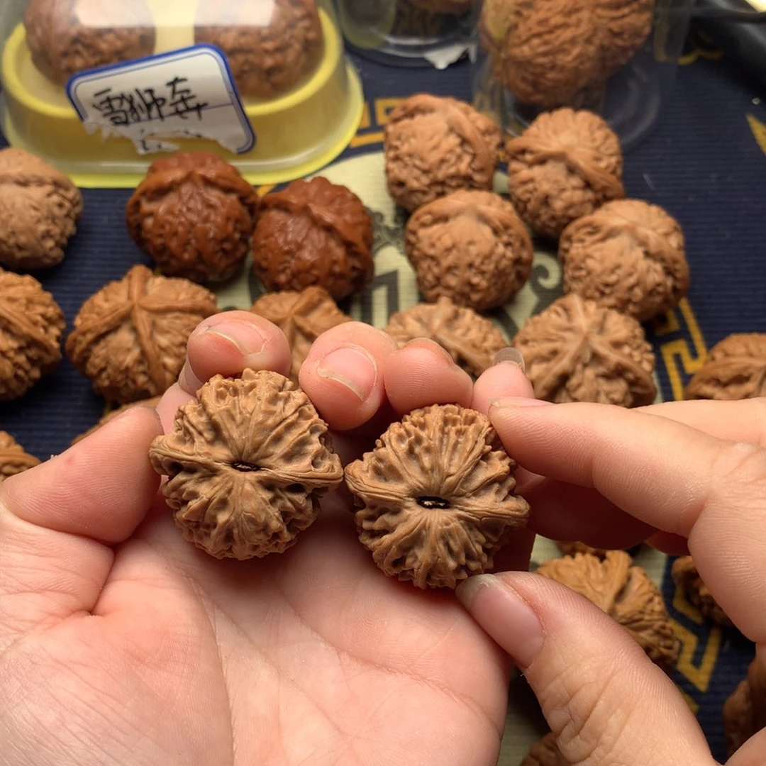 文玩核桃吊坠满*32女娲石