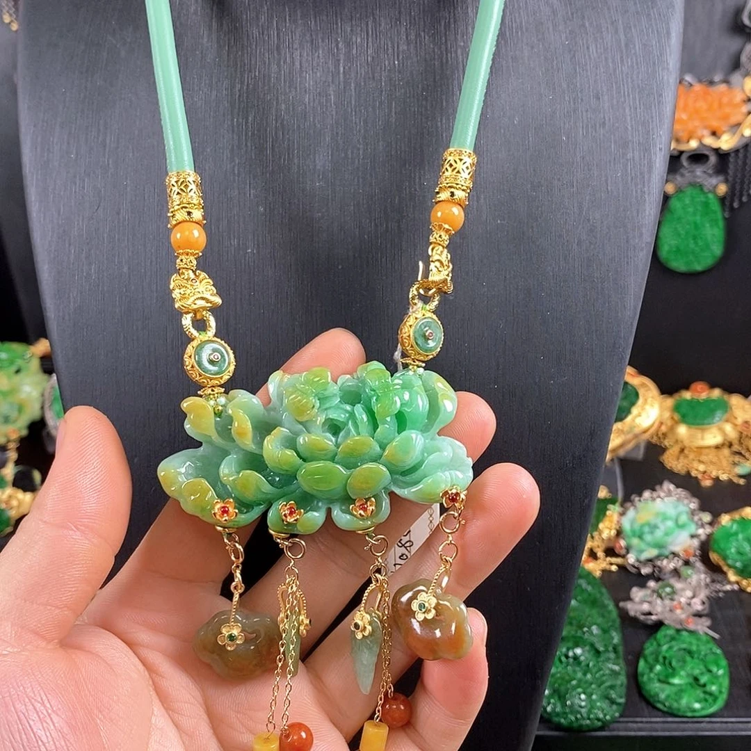 翡翠未镶嵌吊坠(赠链)吊坠