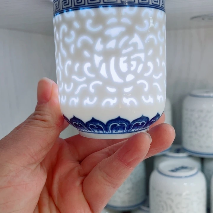 青花玲珑满雕青花可乐杯