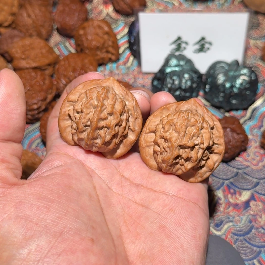 文玩核桃把件1765大耳朵图图，尺寸42 40 40