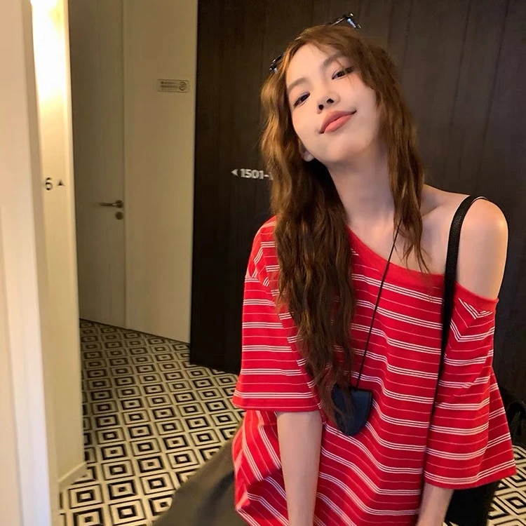 （运补6米）宽松复古条纹露斜肩短袖夏季新款学院减龄休闲T恤女