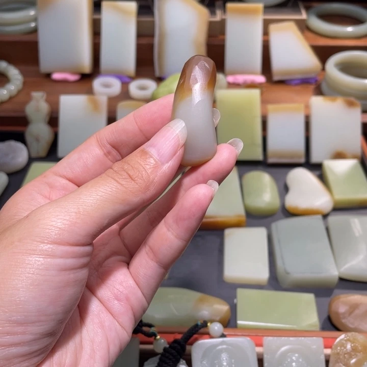 和田玉（糖玉）未镶嵌颈饰