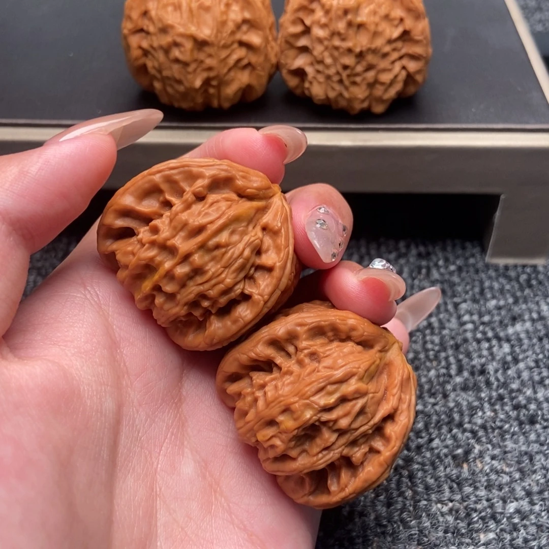 逸***居木质类白狮子正奔
