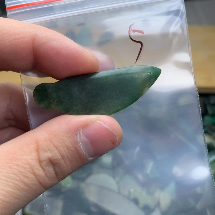 独山玉未镶嵌珠宝半成品