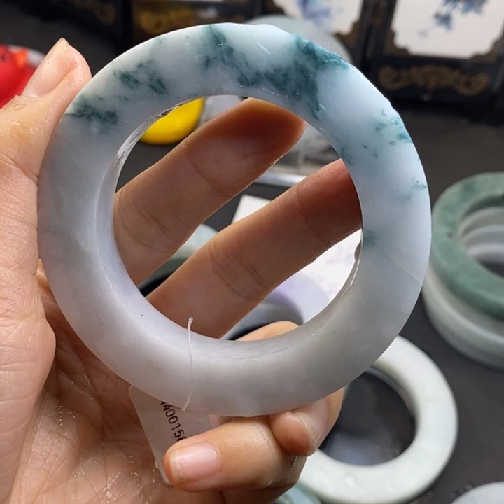 丹***定制翡翠未镶嵌翡翠手镯