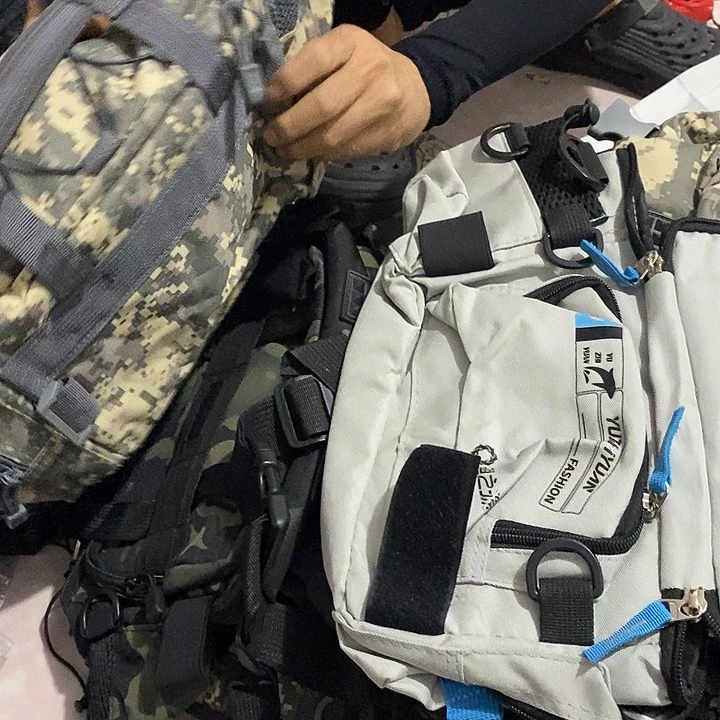各种瑕疵路亚包随机发一个介意慎拍啊