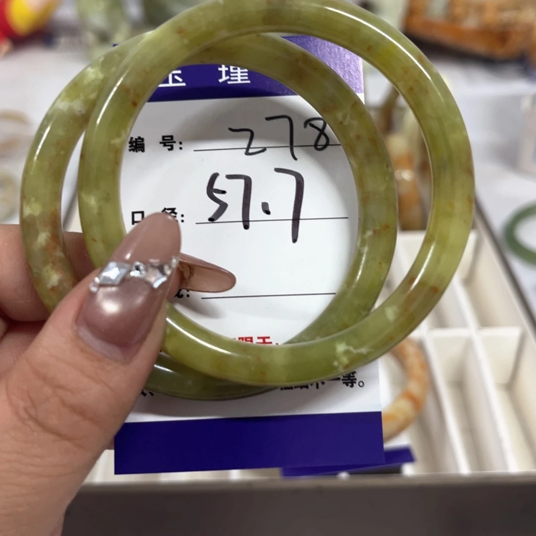 蛇纹石玉手镯未镶嵌