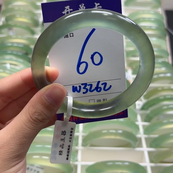 乐***儿蛇纹石玉未镶嵌手镯