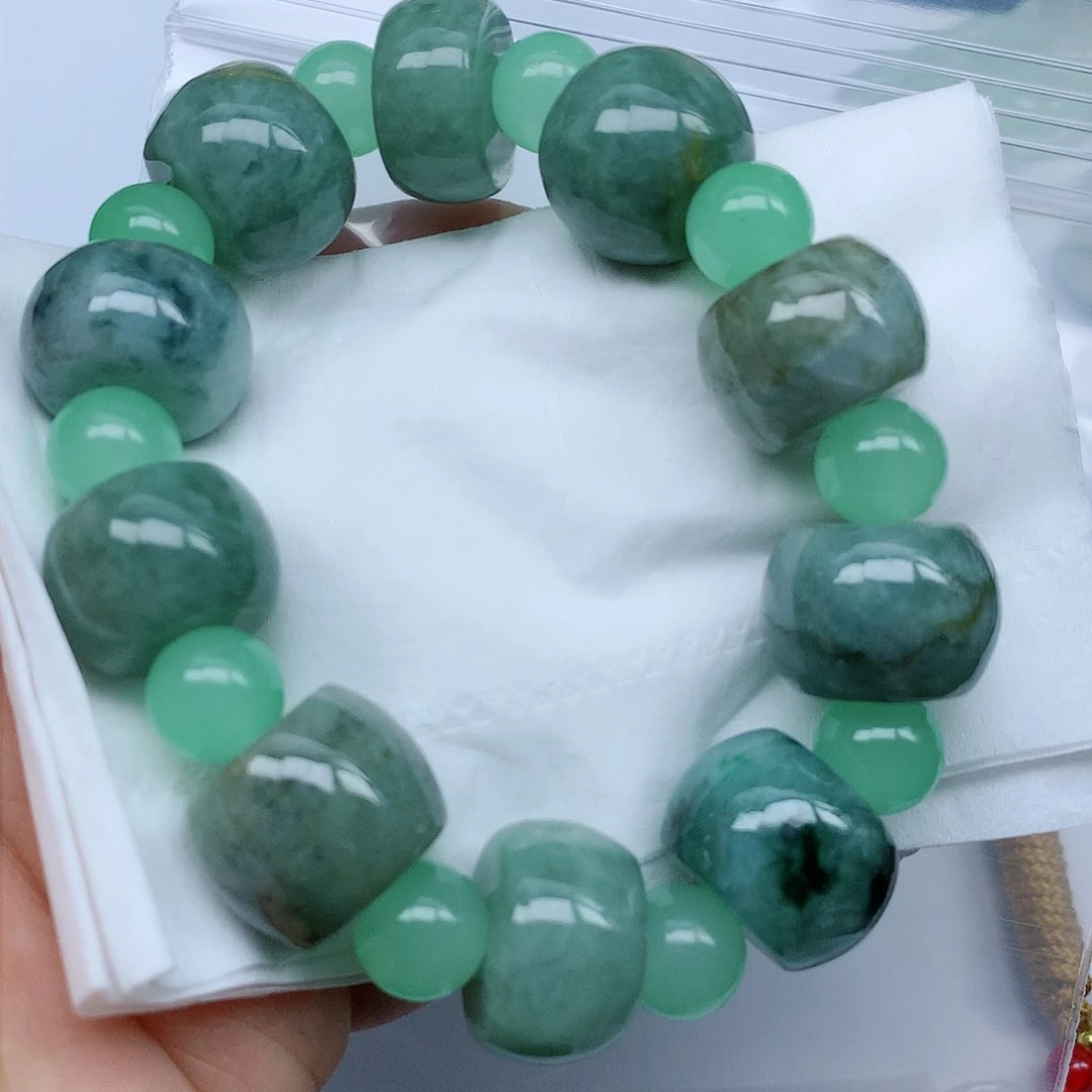 翡翠颈饰未镶嵌牌子