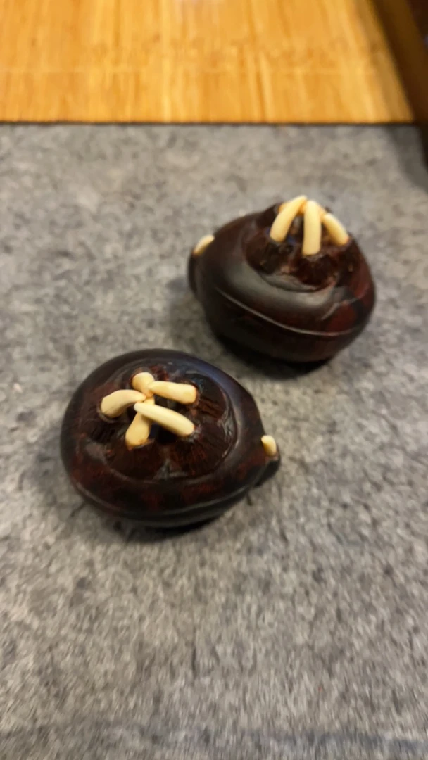 小叶紫檀荸荠手把件
