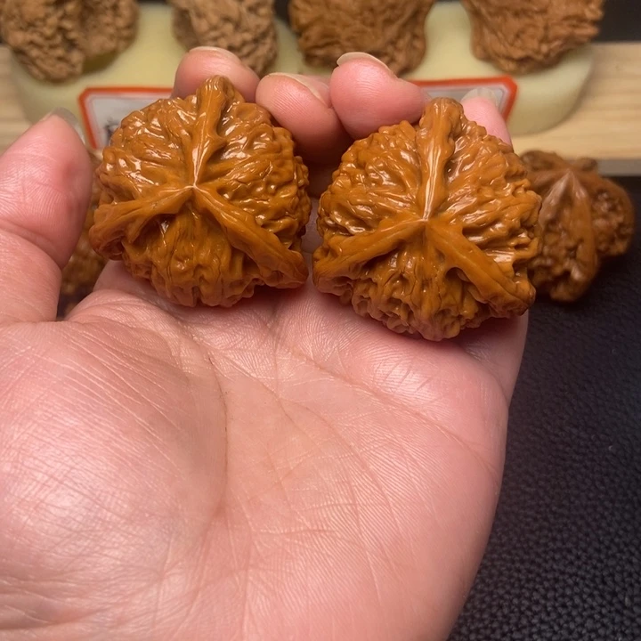 文玩核桃吊坠我****的工艺三棱