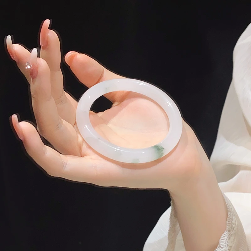 白昼集/天然天山翠手镯/女款石英质玉圆条玉石冰糯种飘花玉镯扁条