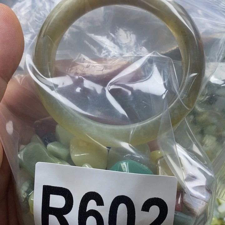 蛇纹石玉未镶嵌珠宝奇石