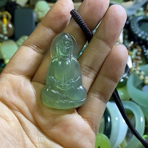 岫玉未镶嵌颈饰一个