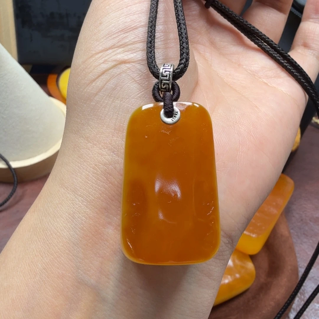 未镶嵌吊坠(赠链)琥珀