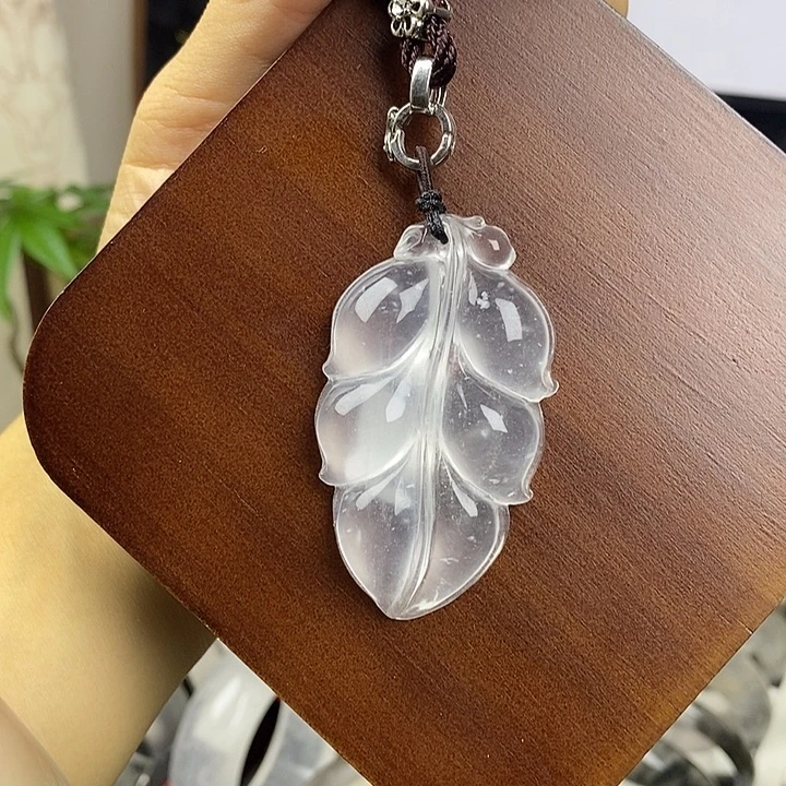 石英质玉未镶嵌颈饰叶子