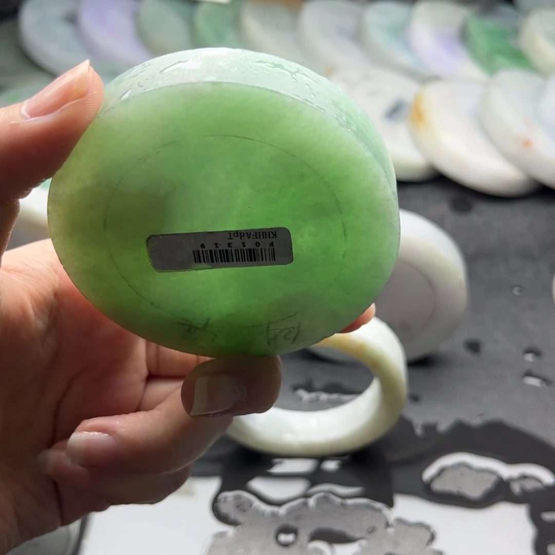 定制翡翠未镶嵌翡翠手镯