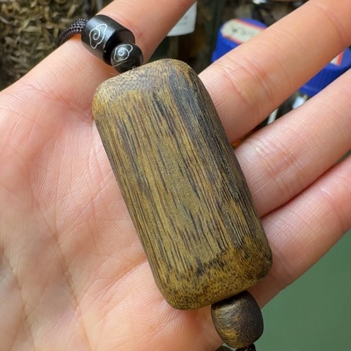 沉香手把件海南老白棋定制牌块料