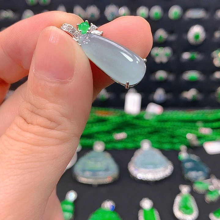 吊坠(不含链)未镶嵌翡翠