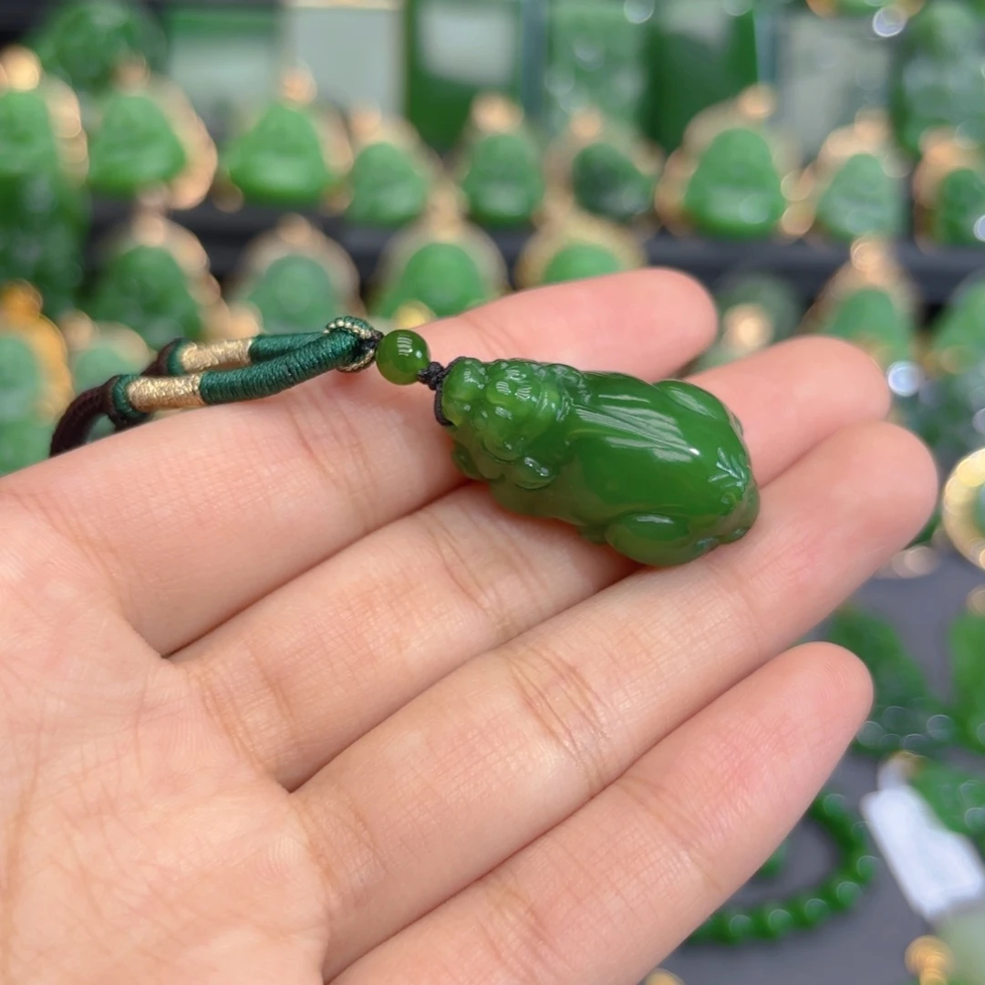 颈饰未镶嵌和田玉（碧玉）