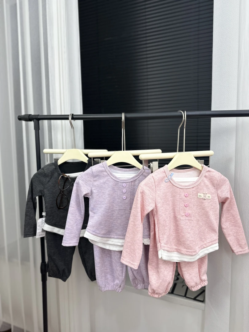 开学女童2025新款春秋整套洋气亲肤舒适时髦女童假两件糯米绒套装