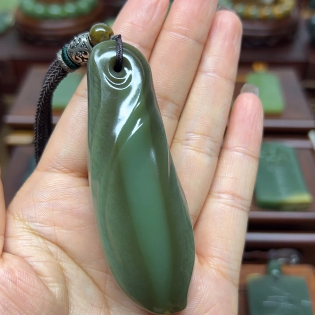 【闪购商品】未镶嵌岫岩老玉（透闪石质玉）把件P****D