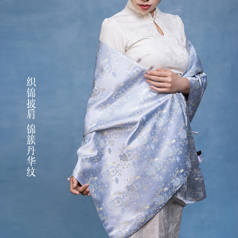 南京云锦博物馆【织锦披肩锦簇丹华纹蓝灰】女士盘扣桑蚕丝云锦披肩