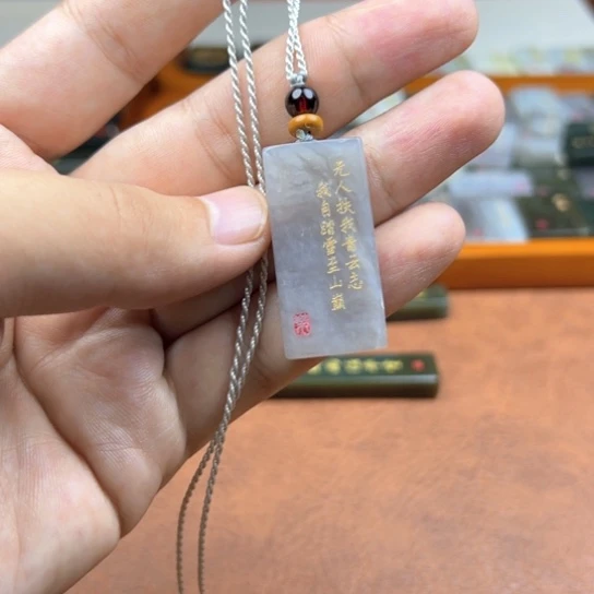 颈饰未镶嵌和田玉（糖玉）