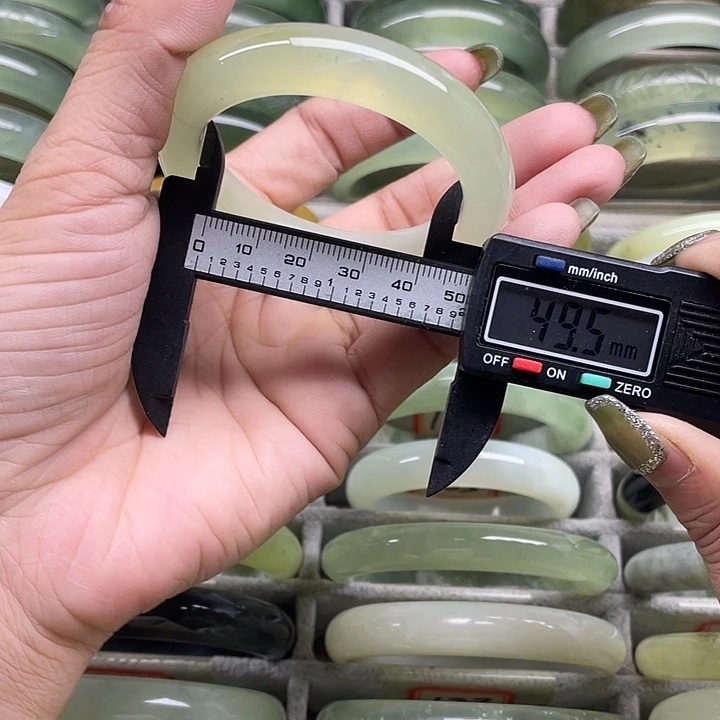 蛇纹石玉未镶嵌手镯162