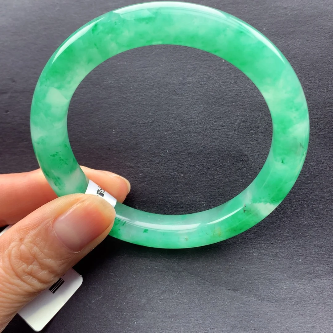 【闪购商品】未镶嵌手镯石英质玉