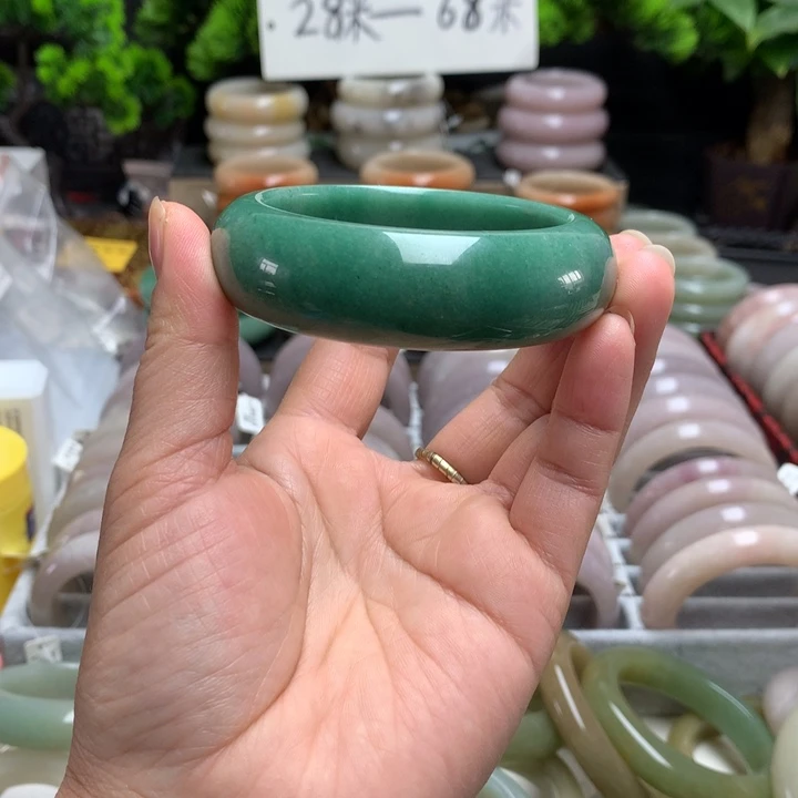 石英质玉（佘太翠）未镶嵌手镯57.