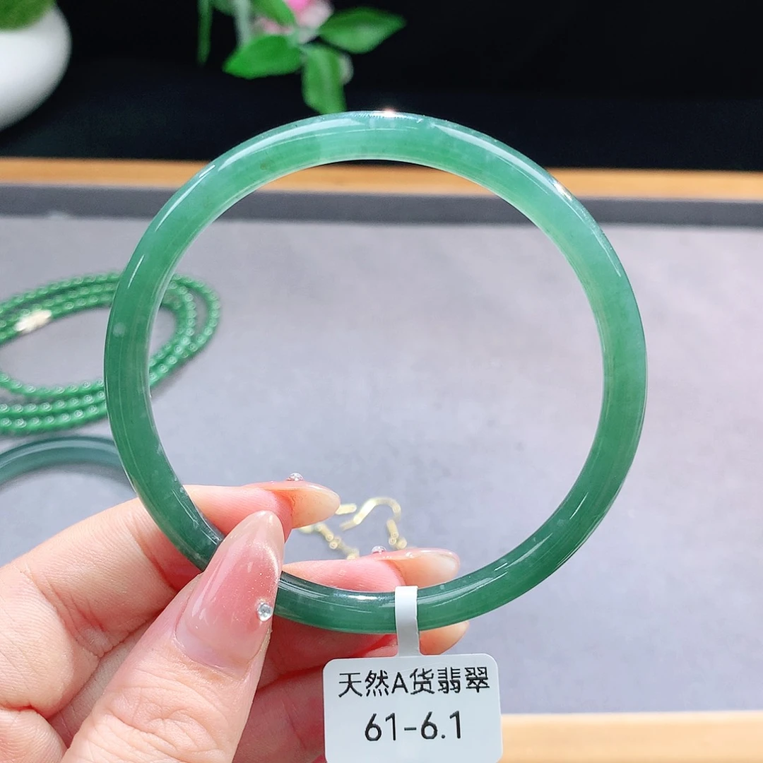 未镶嵌手镯（圆镯）翡翠