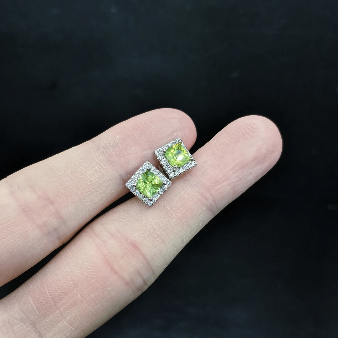 【李想精选】橄榄石方形耳钉YH【多样性发其一】约5-2mm
