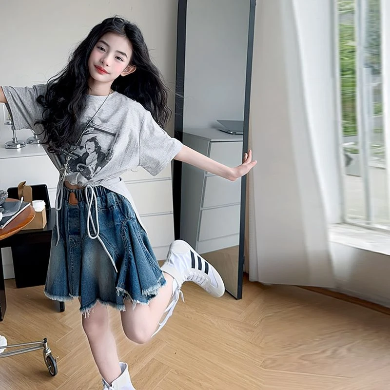 女童夏季套装2025新款中大童洋气印花T恤个性百搭牛仔短裙两件套