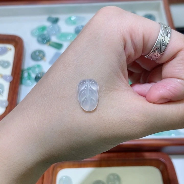 颈饰未镶嵌翡翠叶子