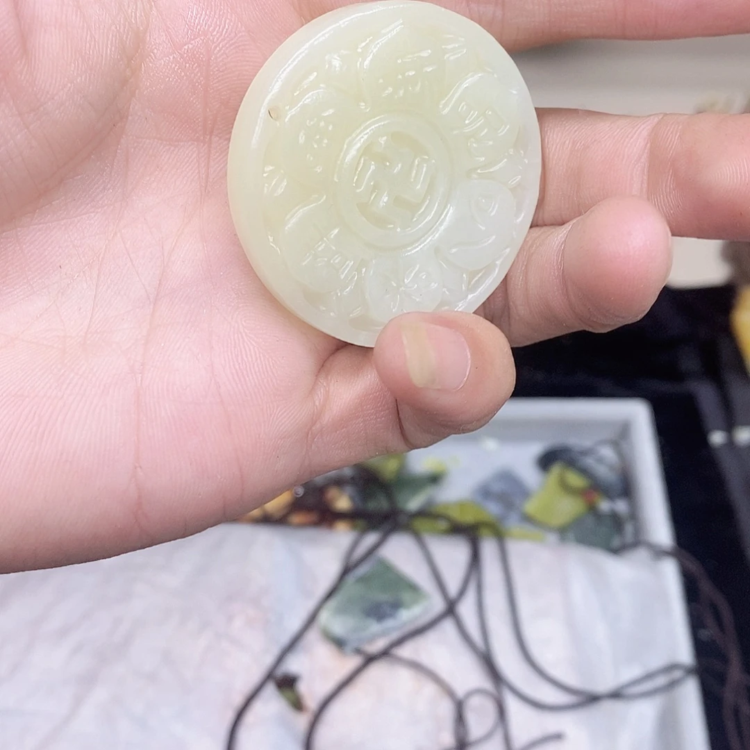 和田玉（糖玉）未镶嵌颈饰