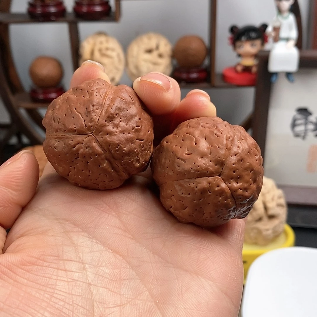文玩核桃把件恐龙蛋40 色 差