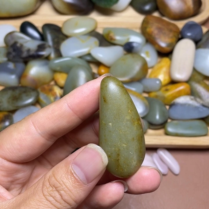 和田玉（糖玉）未镶嵌珠宝奇石
